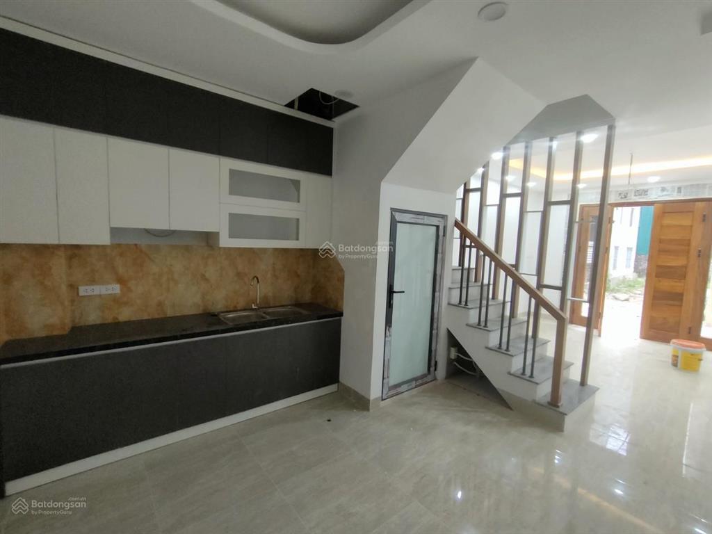 Ô tô đến cửa, 20m ra trục chính xã, dt35m2, 3 tầng, 3 p. ngủ, full nội thất (3.x tỷ)