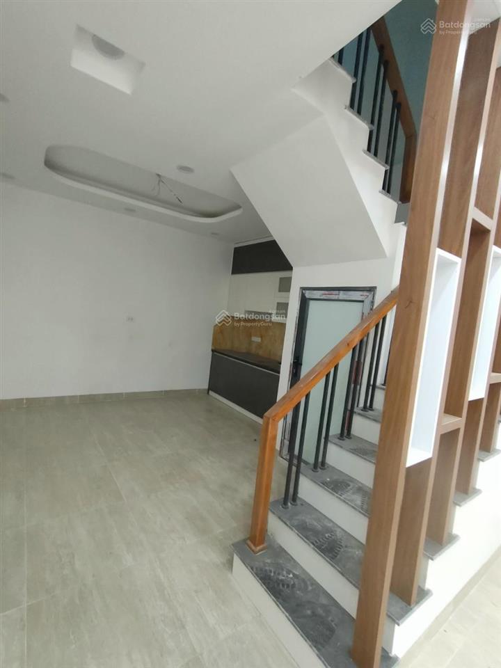 Ô tô đến cửa, 20m ra trục chính xã, dt35m2, 3 tầng, 3 p. ngủ, full nội thất (3.x tỷ)