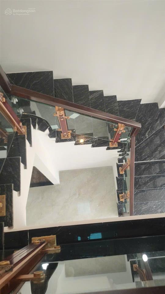 Bán nhà mới, dt 43m2, 2 mặt thoáng trước sau, mặt tiền 5m, 3 tầng, 3 ngủ, ô tô đến cửa (4.3 tỷ)