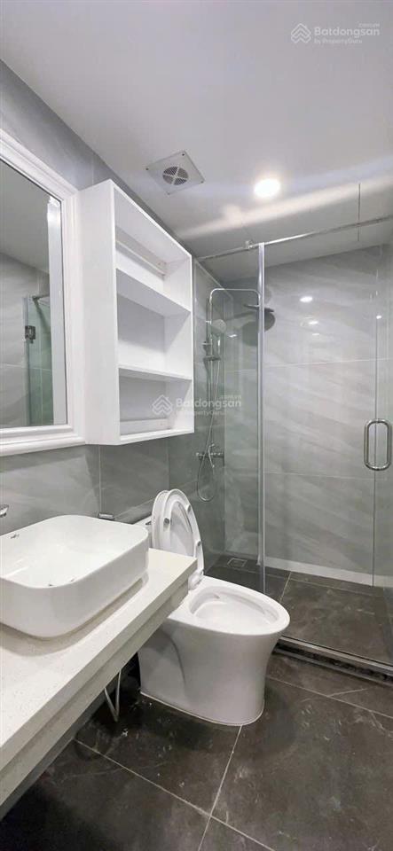 Cho thuê căn hộ vip 2 ngủ 1 khách mới tinh tại 106 hoàng quốc việt, nhà mới tinh, full nội thất.