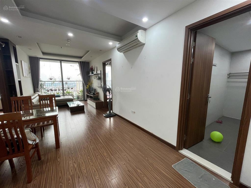 Cho thuê căn 2n2vs tòa a2, tầng 21  căn hoa hậu 2 ban công view đường hàm nghi