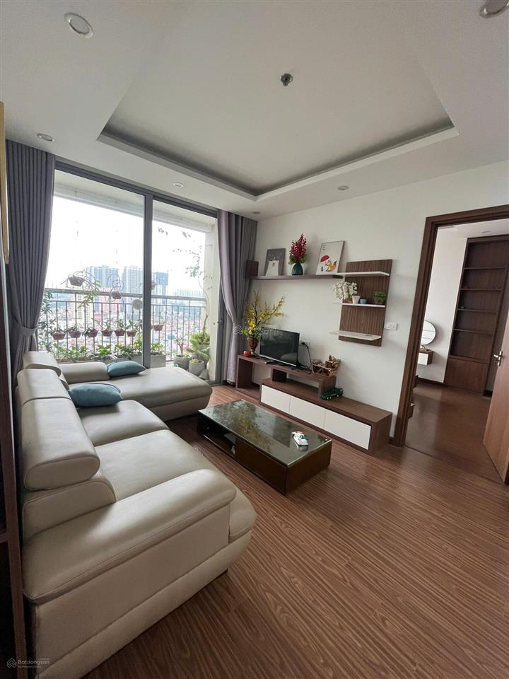 Cho thuê căn 2n2vs tòa a2, tầng 21  căn hoa hậu 2 ban công view đường hàm nghi