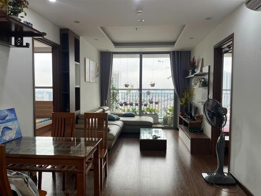 Cho thuê căn 2n2vs tòa a2, tầng 21  căn hoa hậu 2 ban công view đường hàm nghi