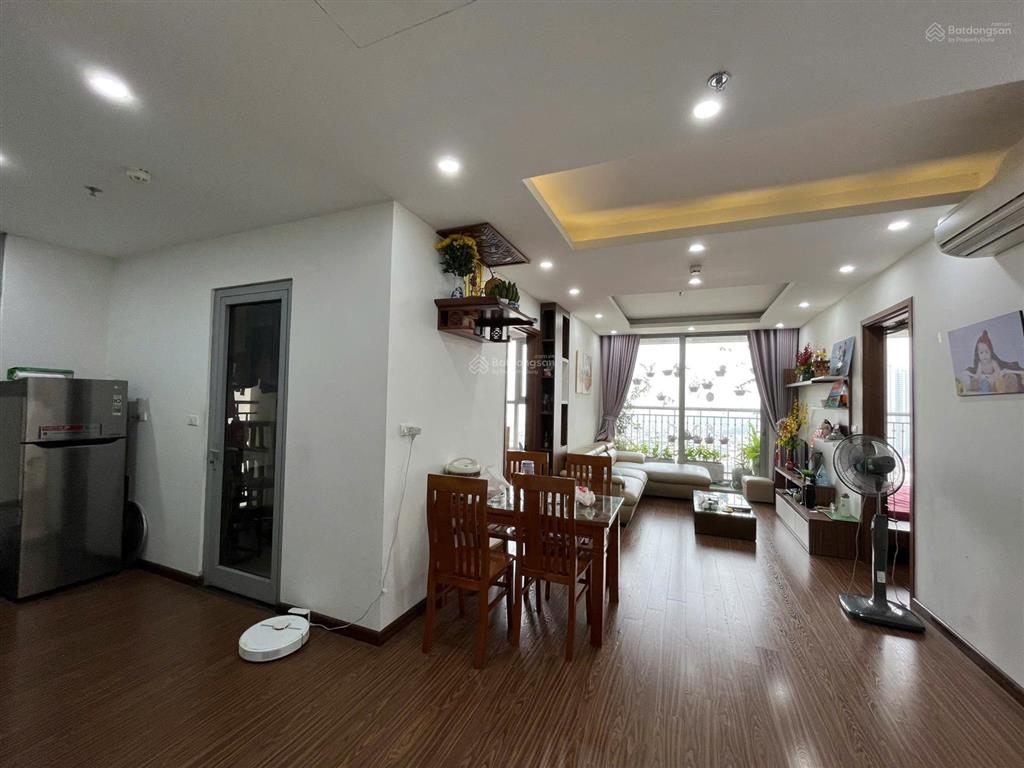 Cho thuê căn 2n2vs tòa a2, tầng 21  căn hoa hậu 2 ban công view đường hàm nghi