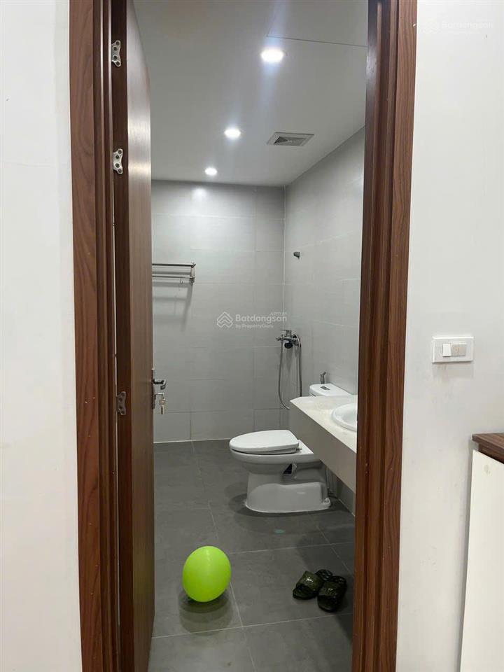 Cho thuê căn 2n2vs tòa a2, tầng 21  căn hoa hậu 2 ban công view đường hàm nghi