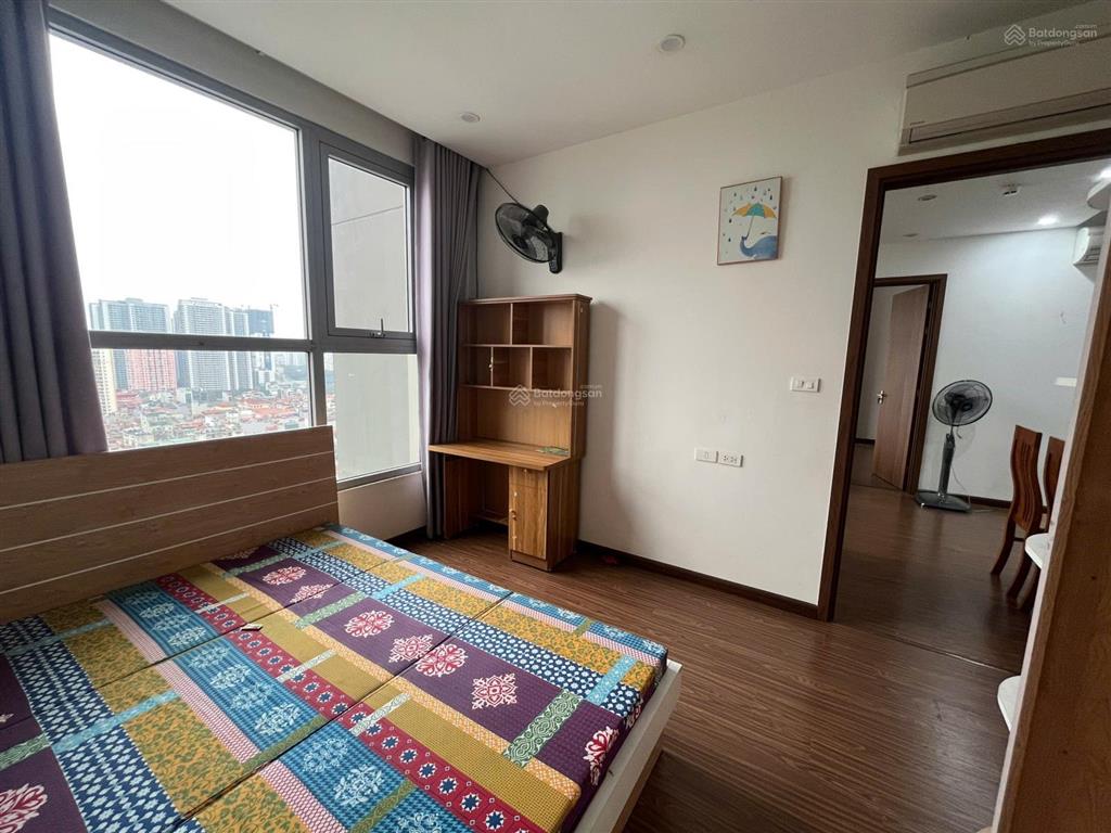 Cho thuê căn 2n2vs tòa a2, tầng 21  căn hoa hậu 2 ban công view đường hàm nghi