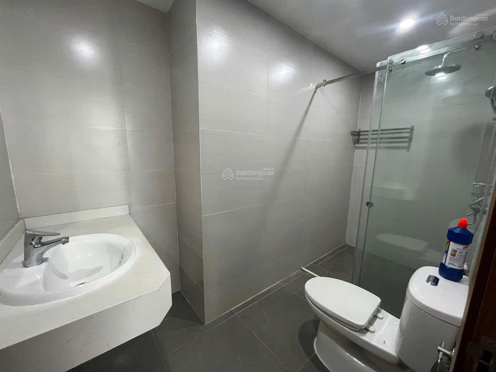 Cho thuê căn 2n2vs tòa a2, tầng 21  căn hoa hậu 2 ban công view đường hàm nghi