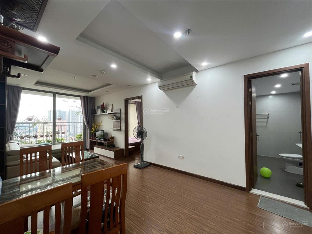 Cho thuê căn 2n2vs tòa a2, tầng 21  căn hoa hậu 2 ban công view đường hàm nghi