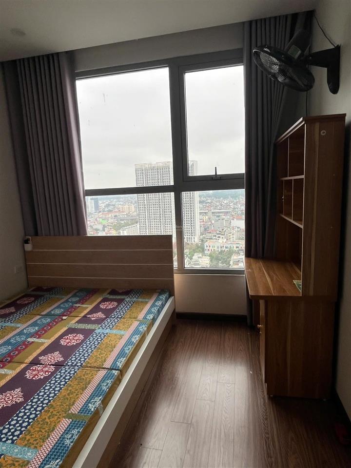 Cho thuê căn 2n2vs tòa a2, tầng 21  căn hoa hậu 2 ban công view đường hàm nghi