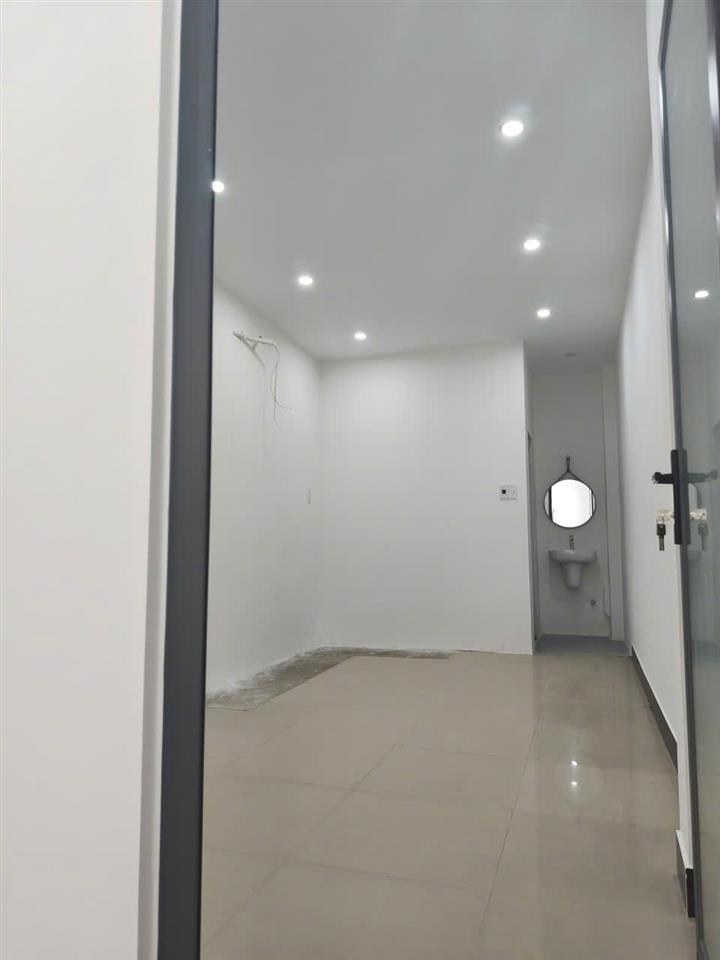 # Hơn 3 tỷ, 15m ra MT Lê Duẩn, kiệt thông, sổ vuông, hoàn công, 3 tầng, 3PN, Sạch đẹp