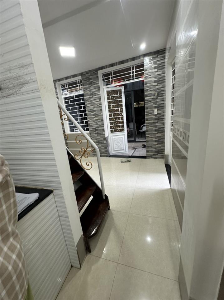 # 2.4 tỷ Lô Góc kiệt gần Nguyễn Văn Linh, đi bộ ra Cầu Rồng, 2 tầng, thoáng mát