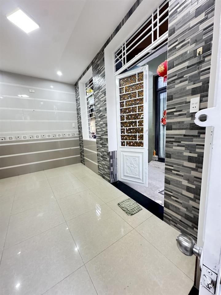 # 2.4 tỷ Lô Góc kiệt gần Nguyễn Văn Linh, đi bộ ra Cầu Rồng, 2 tầng, thoáng mát