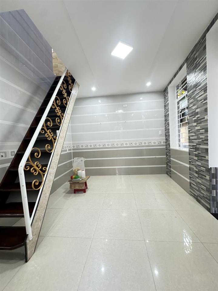 # 2.4 tỷ Lô Góc kiệt gần Nguyễn Văn Linh, đi bộ ra Cầu Rồng, 2 tầng, thoáng mát