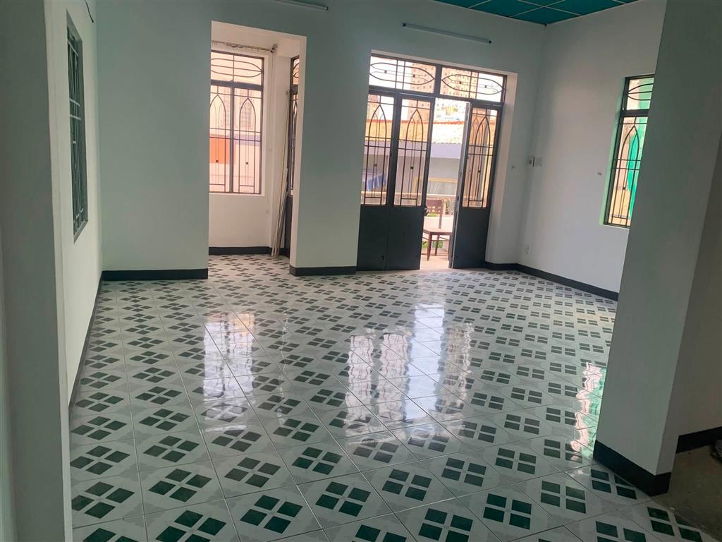 # 4.1 tỷ Kiệt Lê Duẩn, 79m2, ngang 6m, 2.5 tầng cứng ngắc, 3PN, sân rộng.