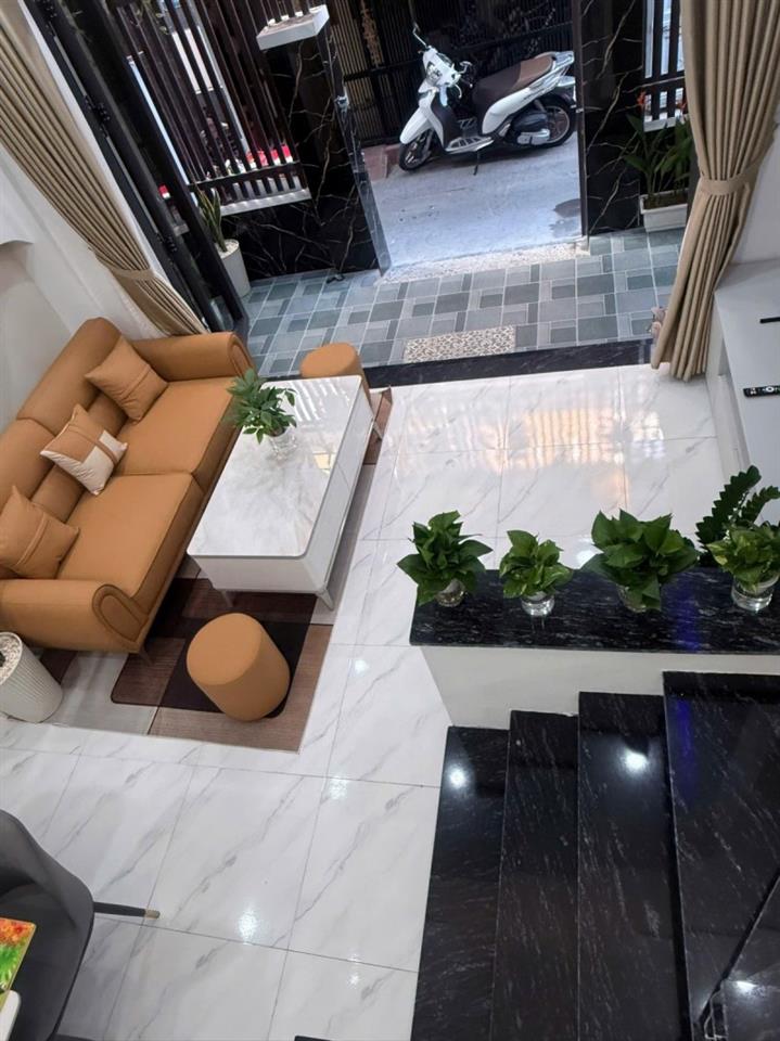 # Nhà kiệt rộng thẳng thông sát Trần Cao Vân, 92.8m2, ngang 5.4m, 4PN thoáng, chỉ hơn