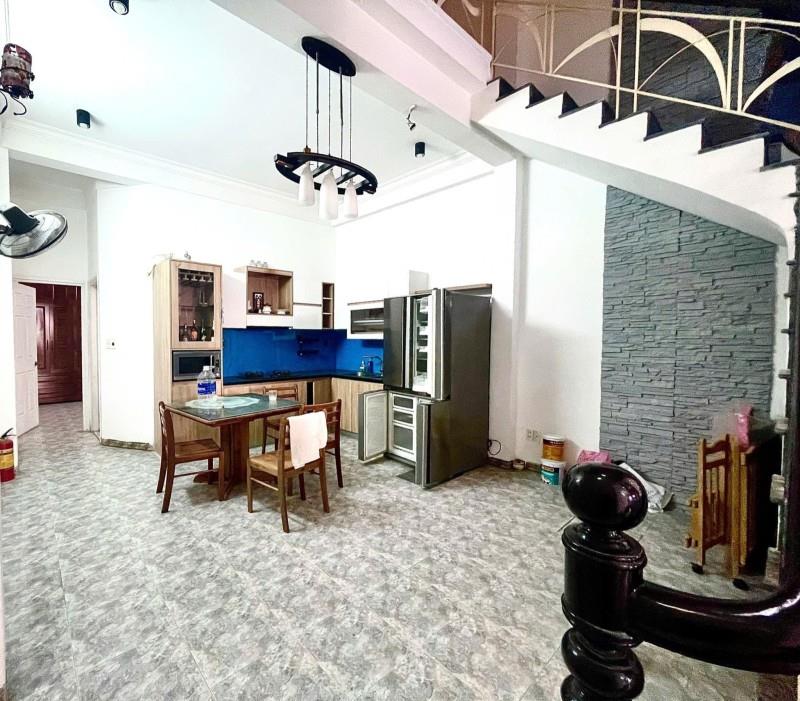 # Sau Mặt Tiền Đống Đa, Ô tô đậu cửa, 83m2, 3 tầng cứng, nhỉnh 7 tỷ