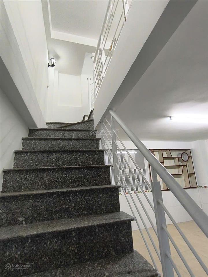 # lô góc, hàn mặc tử, 3.5 tầng cứng, 3pn 3wc, ô tô đậu 20m, 2.6 tỷ