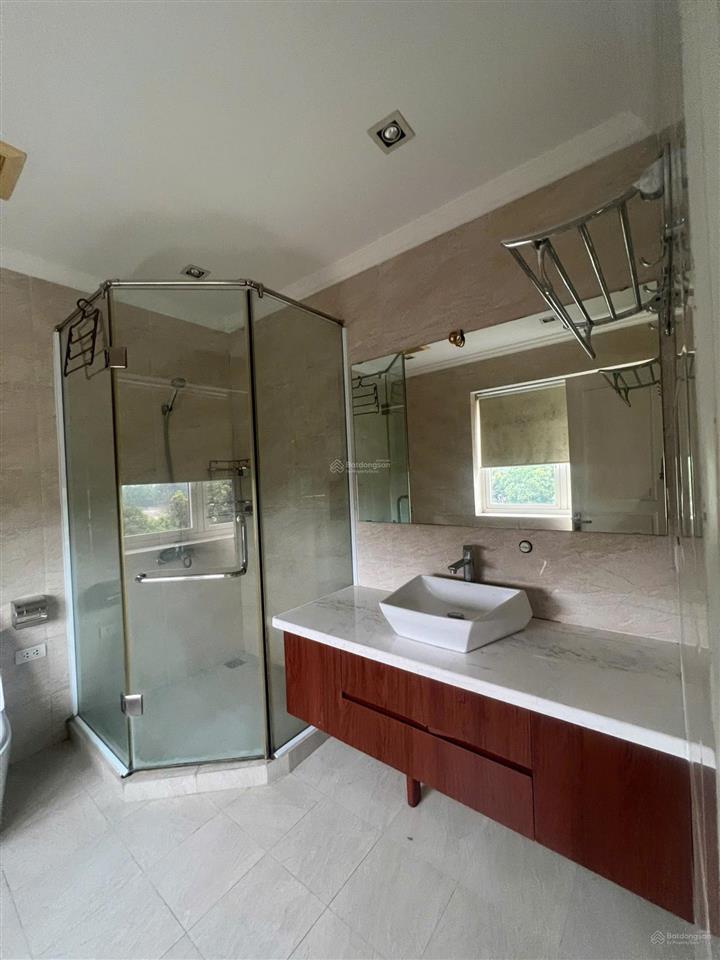 Cho thuê biệt thự song lập vinhomes riverside diện tích 250m2 full đồ giá chỉ 40tr/tháng