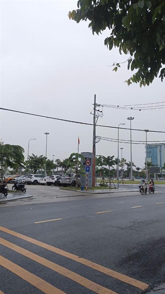 NHÀ MẶT TIỀN - GIÁ TỐT - Cần Bán Căn Nhà 3 Tầng Đường Núi Thành Hải Châu Đang Kinh Doanh