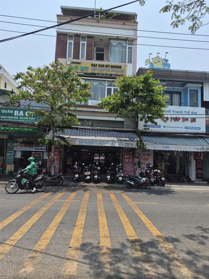 NHÀ MẶT TIỀN - GIÁ TỐT - Cần Bán Căn Nhà 3 Tầng Đường Núi Thành Hải Châu Đang Kinh Doanh
