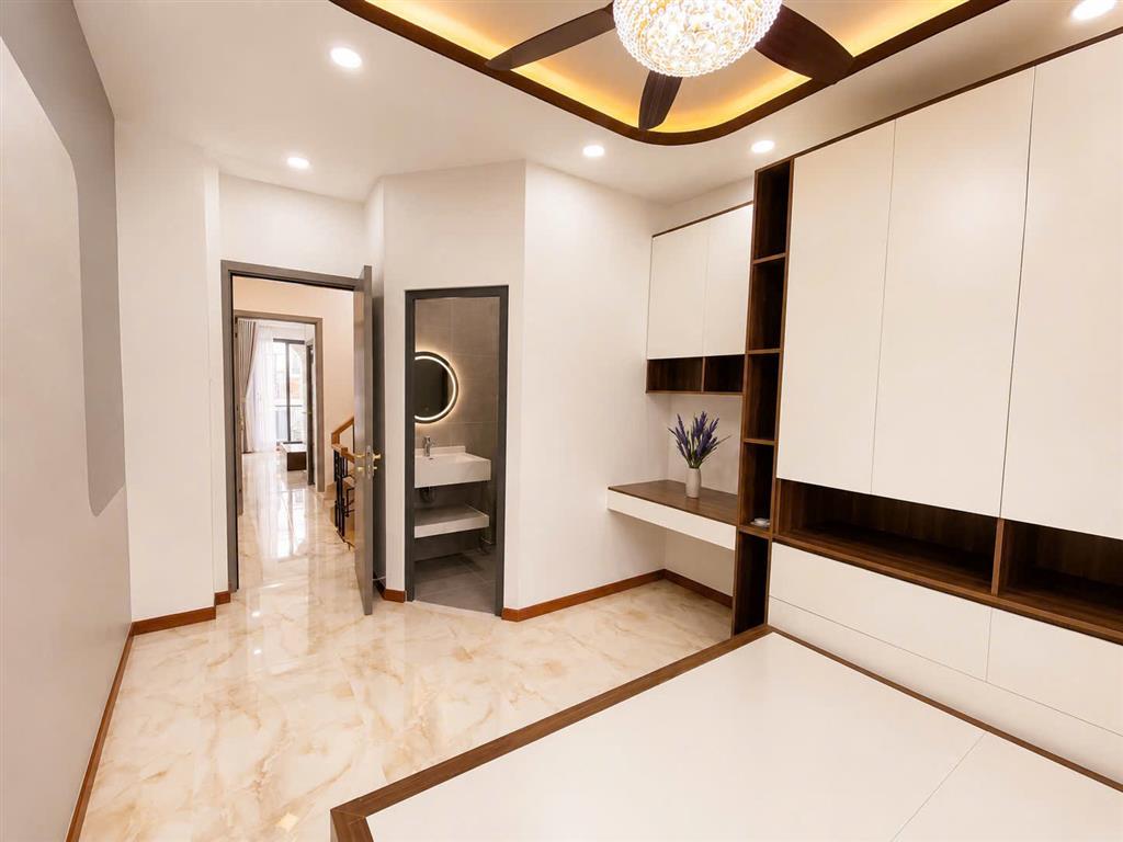 NHÀ ĐẸP  Hẻm XE HƠI - TRUNG TÂM QUẬN 10 - 41M2 - 5 TẦNG BTCT - KẾ MẶT TIỀN - THIẾT KẾ
