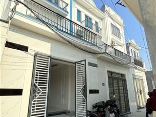 Giá cực sốc chỉ hơn 2 tỷ có ngay nhà 3 tầng sân cổng để xe gần ngay chợ đặng cương 60m2 ngõ nông