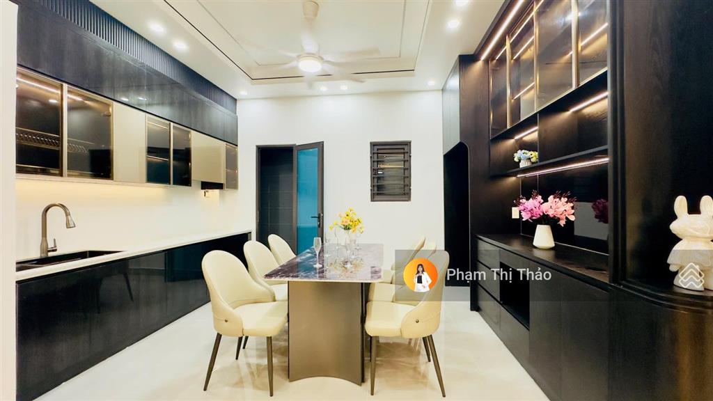 Siêu phẩm 4 tầng độc lập gara ô tô mặt đường 6m rộng thênh thang