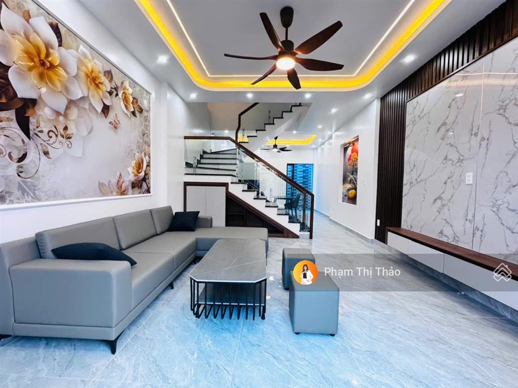 Xuất hiện căn nhà 3 tầng xây độc lập ô tô đỗ cửa. ngay chợ minh khai đường worlbank tại đặng cương