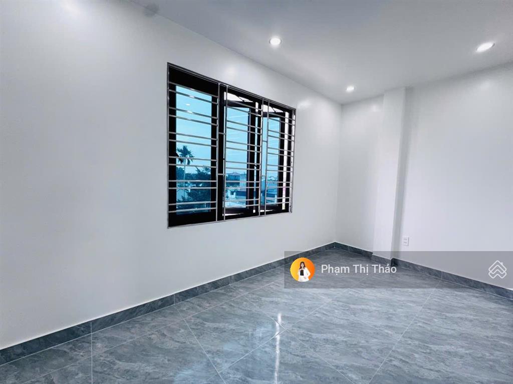 Xuất hiện căn nhà 3 tầng xây độc lập ô tô đỗ cửa. ngay chợ minh khai đường worlbank tại đặng cương