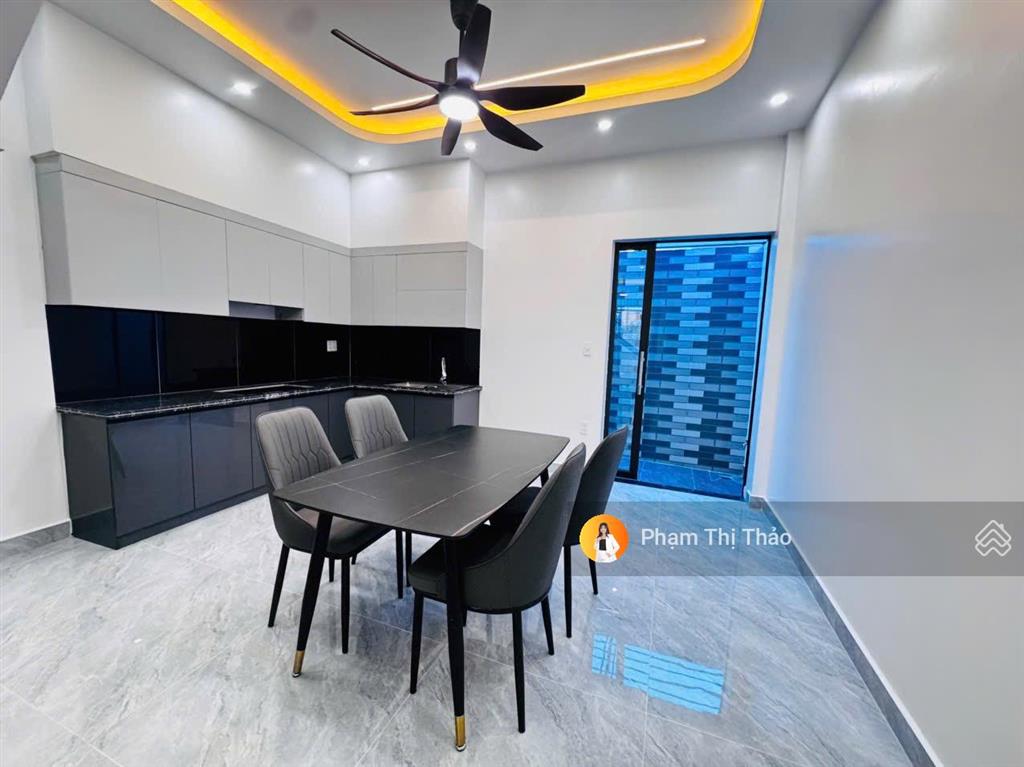 Xuất hiện căn nhà 3 tầng xây độc lập ô tô đỗ cửa. ngay chợ minh khai đường worlbank tại đặng cương