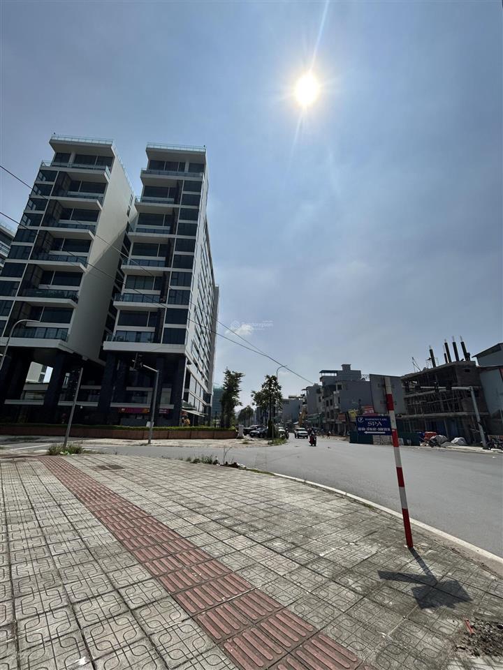 Đất đẹp mặt phố phúc đồng long biên 240m2, thửa vuông vắn, làm văn phòng, giá 48.9 tỷ.