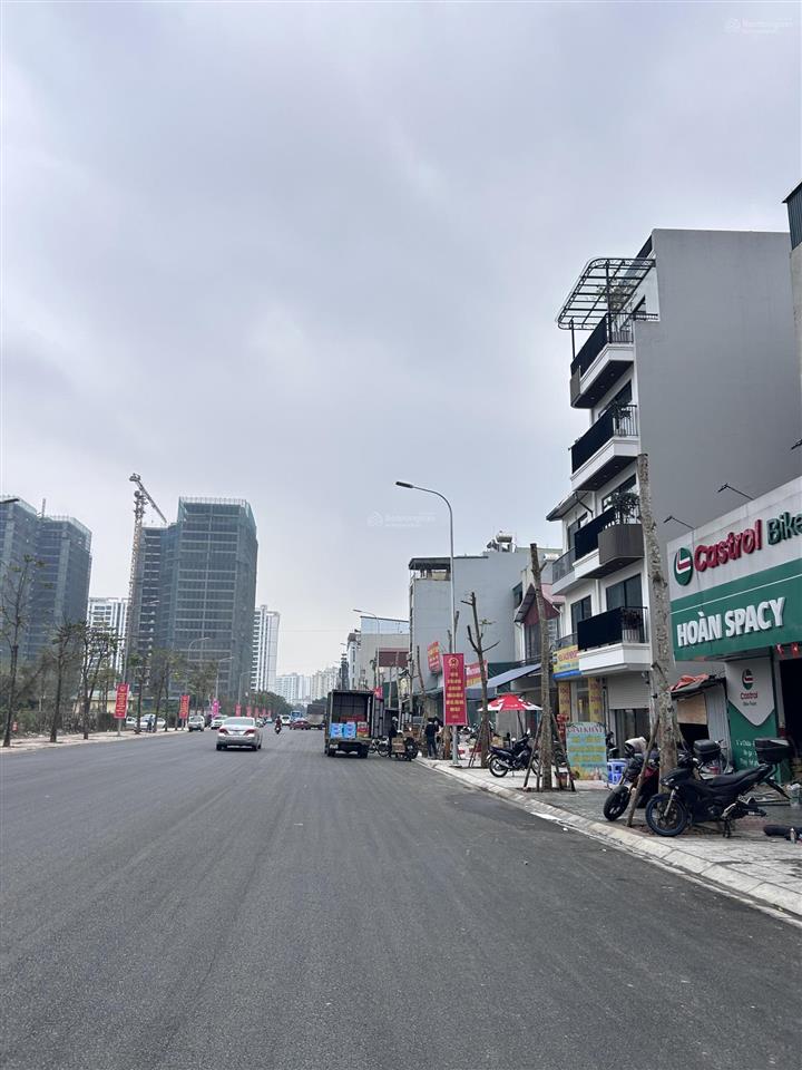 Bán đất lô góc phâ lô đường thông hè thoáng, gần hồ, kinh doanh, 64m2, giá tốt 15.9 tỷ