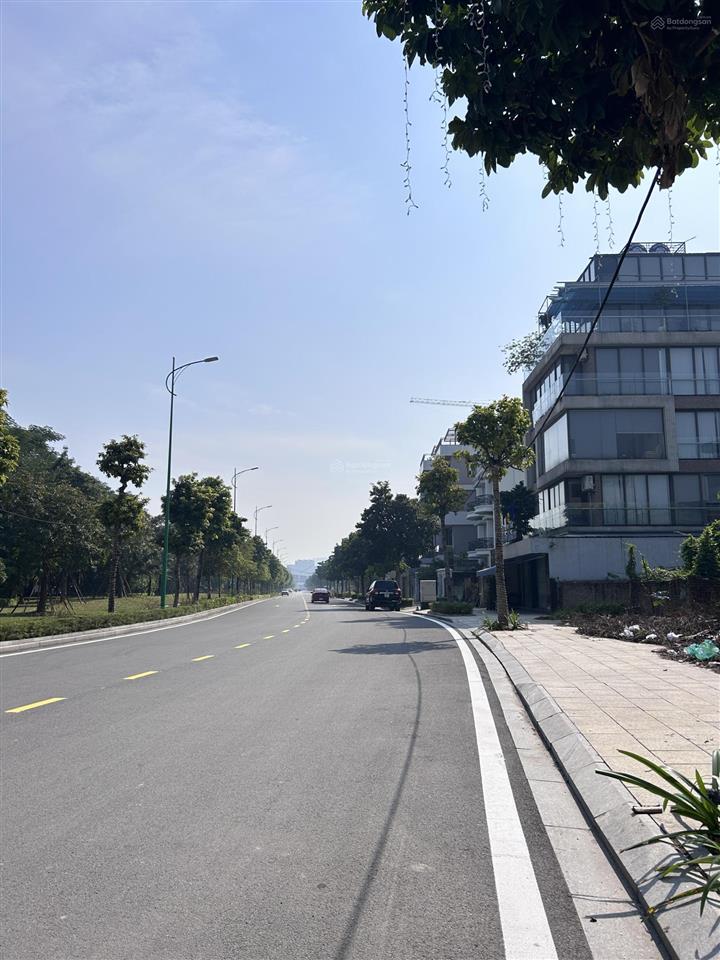 Bán đất phân lô tư đình long biên, 170m2, 2 thoáng, sát him lam, cạnh sân golf, giá tốt.