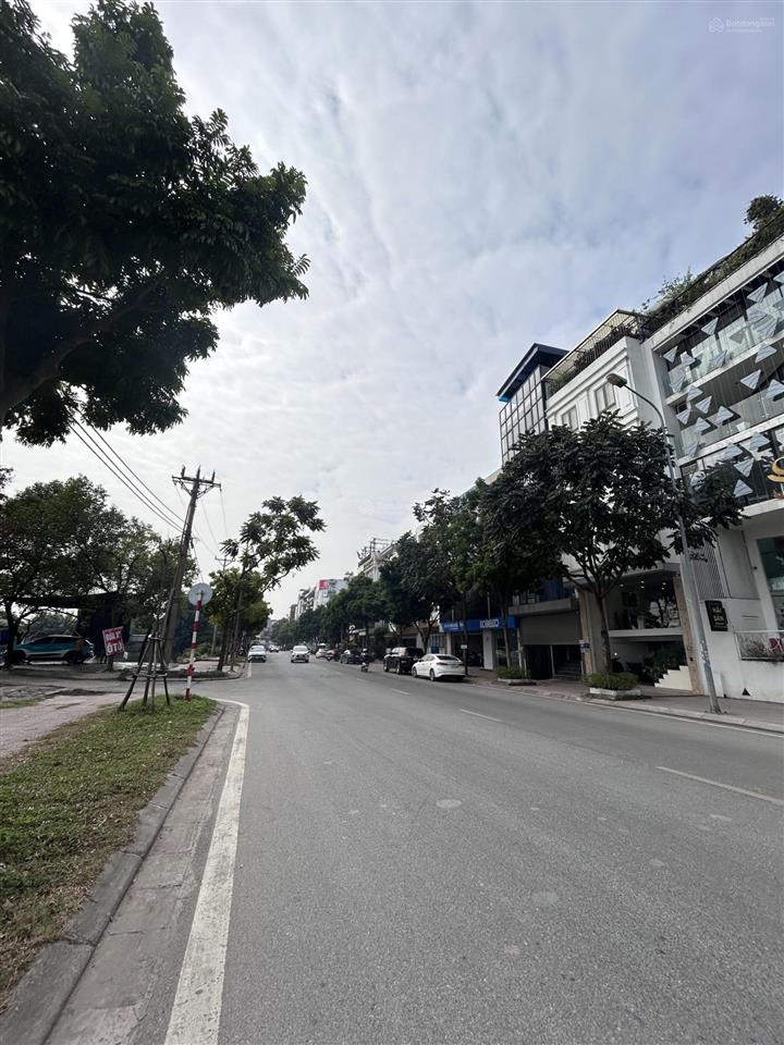Sang nhượng tòa văn phòng mặt phố hồng tiến lâm hạ, 260m2, kinh doanh, giá tốt.
