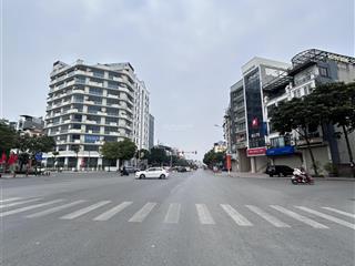 Sang nhượng tòa văn phòng mặt phố hồng tiến lâm hạ, 260m2, kinh doanh, giá tốt.
