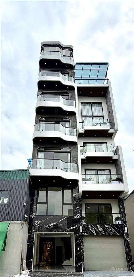 Cự khối long biên nhà đẹp 7 tầng 54m², full đồ view hồ, oto để trong nhà, giá công khai 14,6 tỷ.