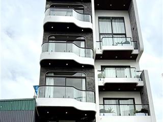 Cự khối long biên nhà đẹp 7 tầng 54m², full đồ view hồ, oto để trong nhà, giá công khai 14,6 tỷ.