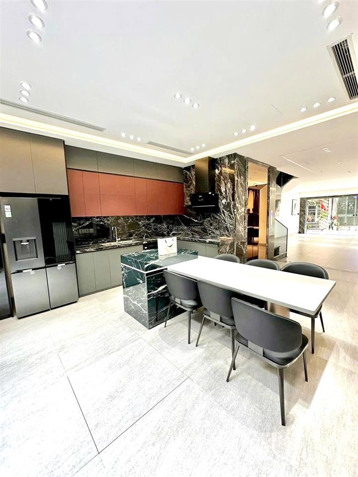 Giá tốt nhà phố ngô gia tự 110m2, 5 tầng full đồ, ngõ to thông, thang máy, giá yêu 23.9 tỷ