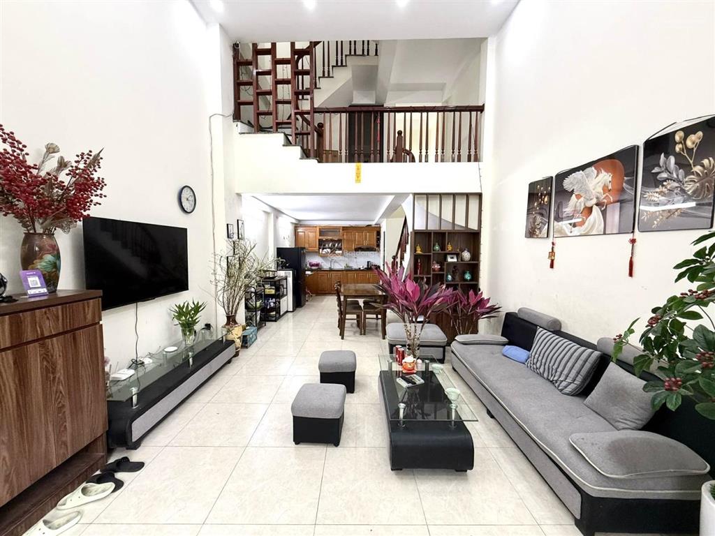 Giảm sâu, bán gấp nhà thạch bàn long biên 47m2, dân xây, đường xe tải tránh, giá 10,8 tỷ