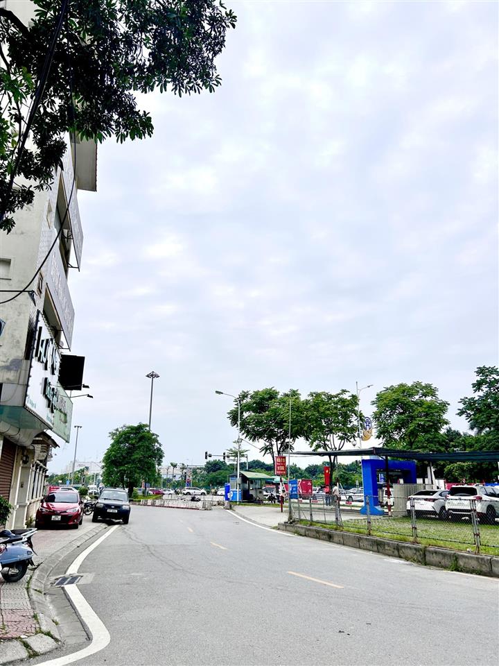 Giá tốt trong khu đất đẹp ngay ngã tư cổ linh thạch bàn, đường ô tô tránh 70m2, đất vuông vắn