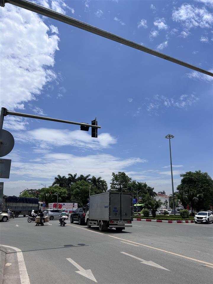 Giá tốt trong khu đất đẹp ngay ngã tư cổ linh thạch bàn, đường ô tô tránh 70m2, đất vuông vắn