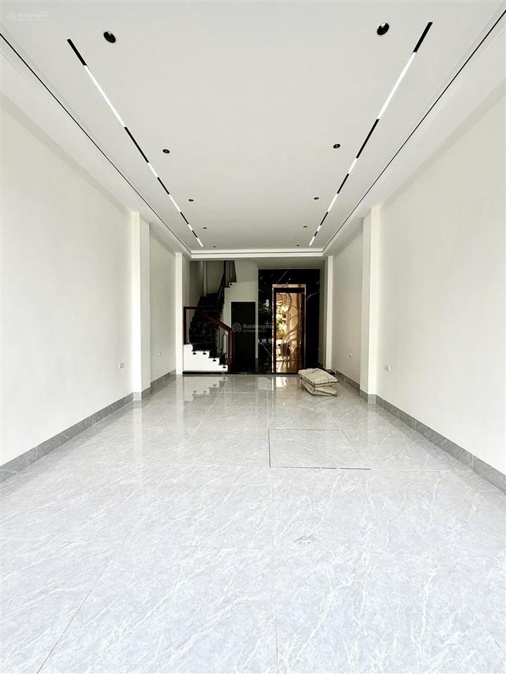 Cự khối nhỉnh 14 tỷ nhà 55m2 7 tầng, gara oto, full đồ, view hồ tại long biên, đường oto tránh
