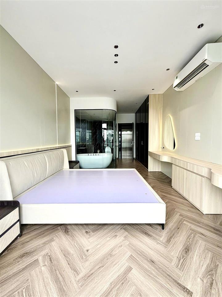 Cự khối nhỉnh 14 tỷ nhà 55m2 7 tầng, gara oto, full đồ, view hồ tại long biên, đường oto tránh