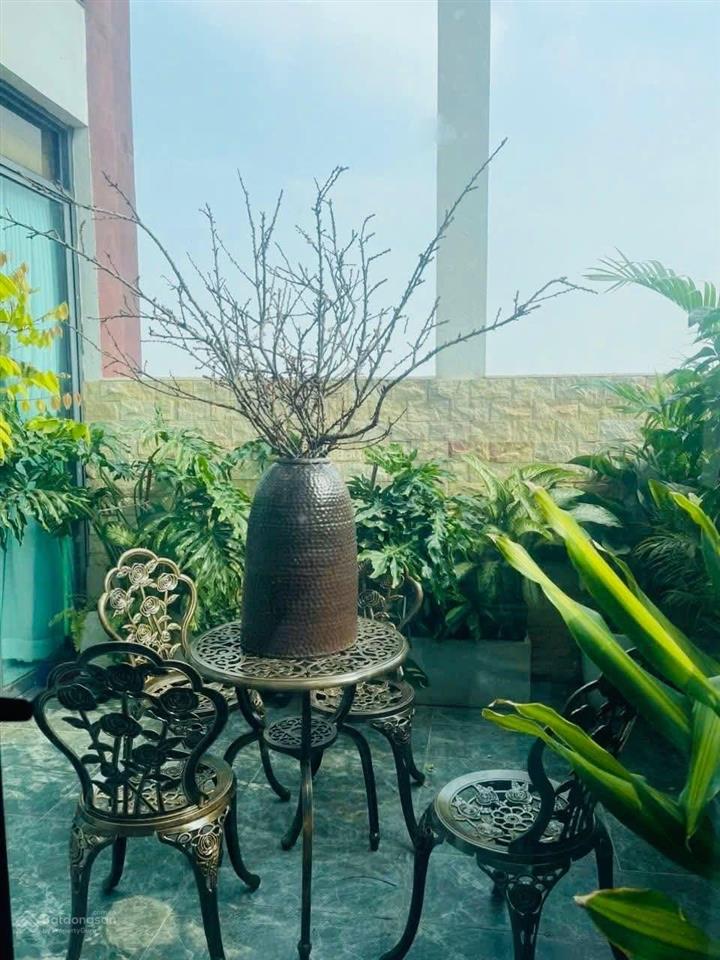 Long biên tòa nhà mặt phố vip 279m2, 1 hầm 6 nổi kinh doanh, làm văn phòng cực đẹp, giá 138 tỷ