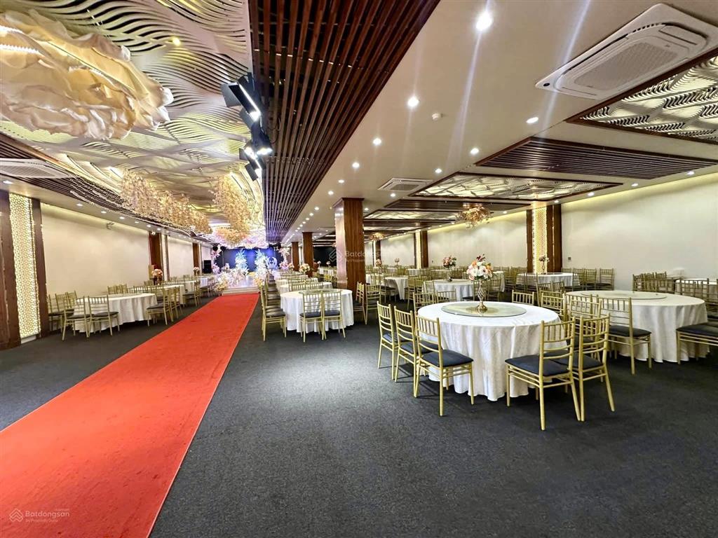 Long biên tòa nhà mặt phố vip 279m2, 1 hầm 6 nổi kinh doanh, làm văn phòng cực đẹp, giá 138 tỷ