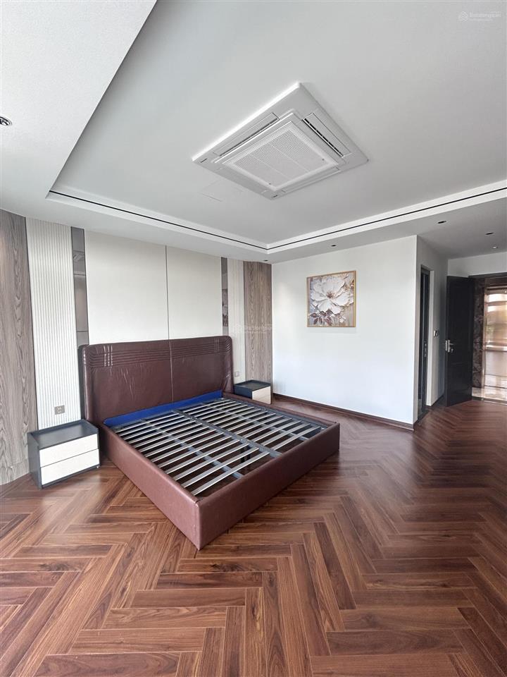 Nhà mới khu phân lô quân đội tư đình 66m2, 7 tầng, full nội thất, dân trí, giá 23.6 tỷ