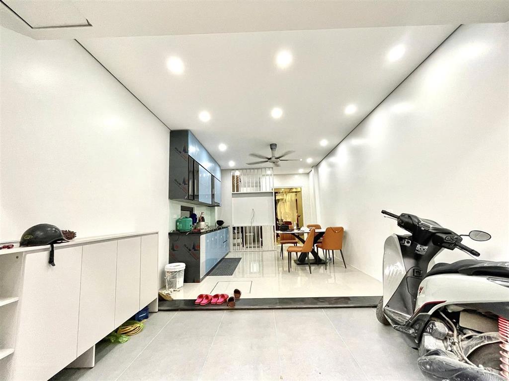 Bán nhà phố thạch bàn long biên 40m2, 6 tầng thang máy, gara oto, sát phố, giá tốt 10,95 tỷ