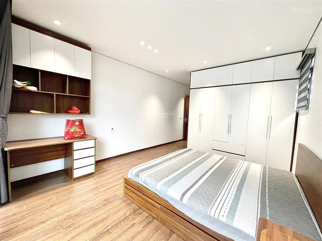 Bán nhà phố thạch bàn long biên 40m2, 6 tầng thang máy, gara oto, sát phố, giá tốt 10,95 tỷ