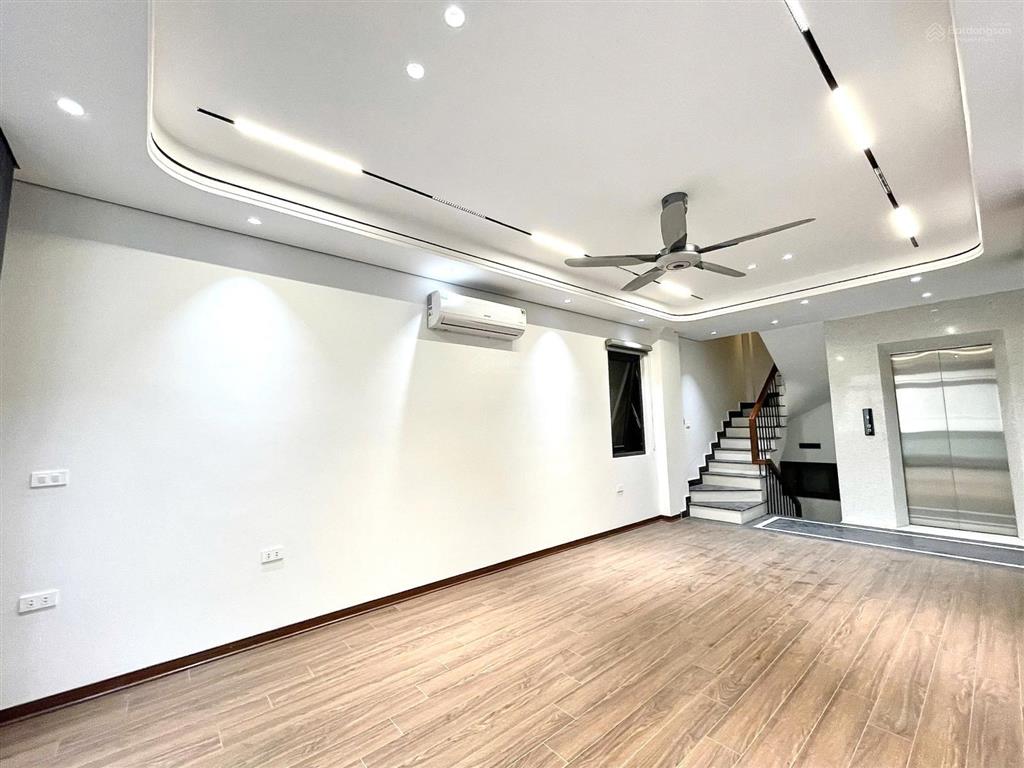 Bán nhà phố thạch bàn long biên 40m2, 6 tầng thang máy, gara oto, sát phố, giá tốt 10,95 tỷ