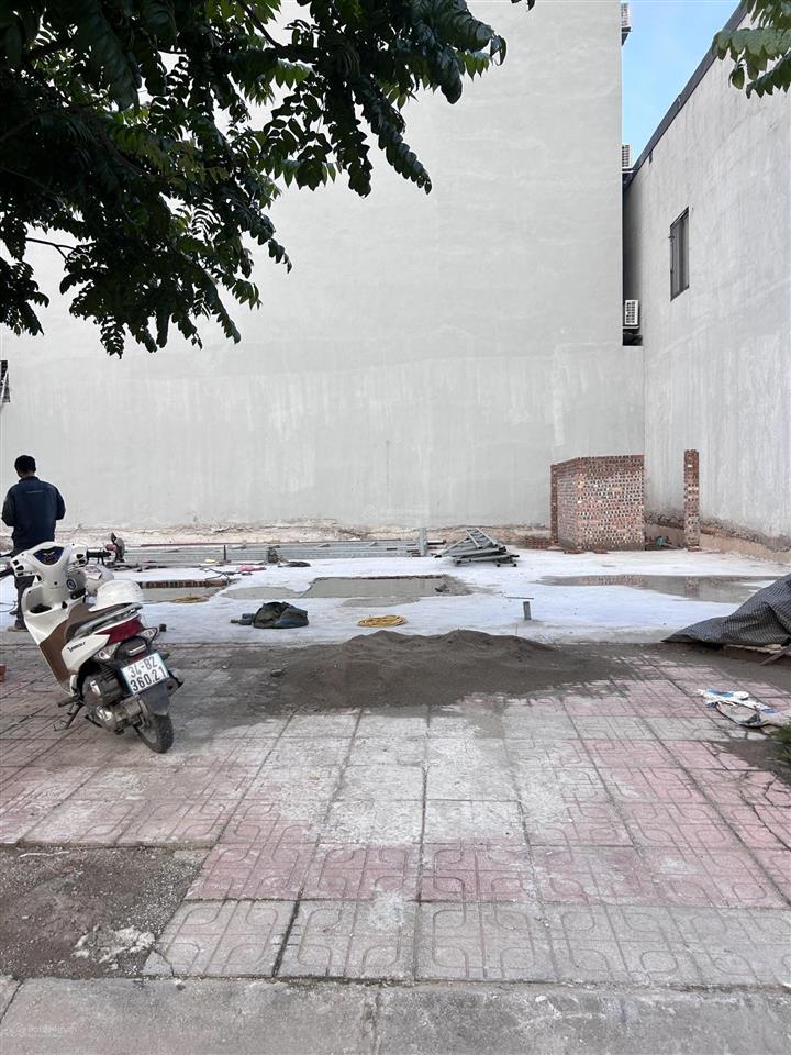 Bán đất phân lô phố trạm long biên 92m2, lô góc, cạnh hồ, dân trí, kinh doanh, giá 30 tỷ